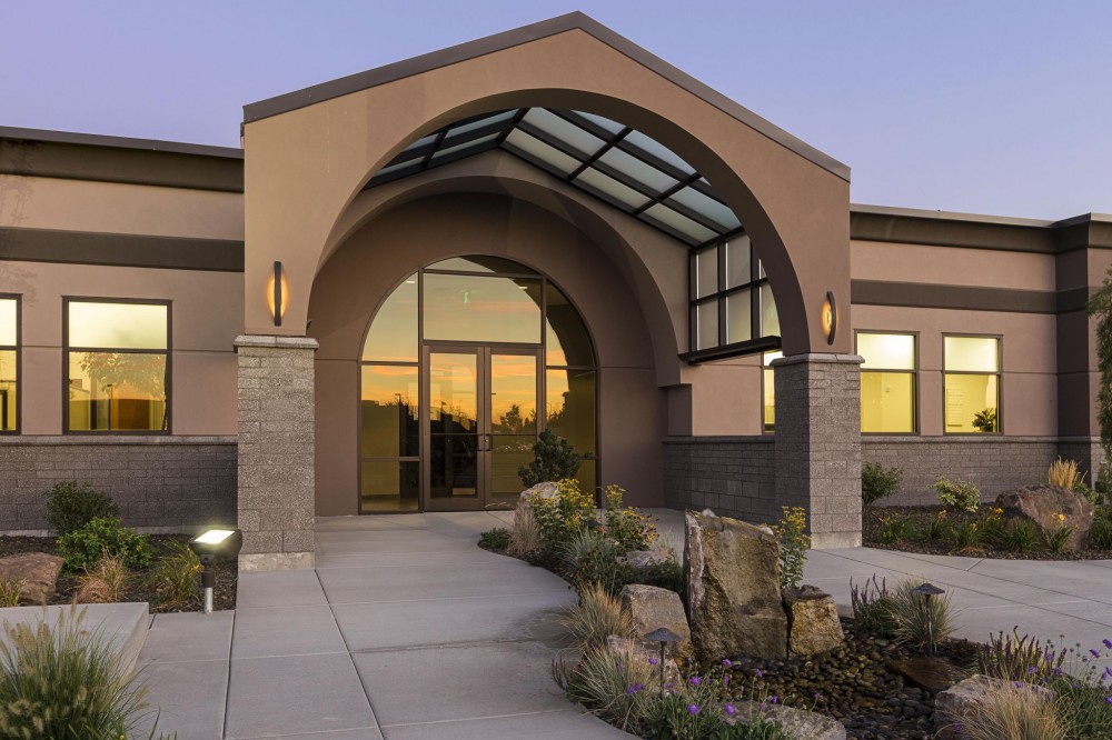 The structural system accommodates a stucco-and-stone exterior to create an architecturally unique appearance, at the new G2 headquarters facility in Kennewick, Washington. Photos courtesy Butler Manufacturing