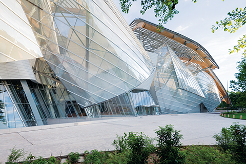 Fondation Louis Vuitton, Paris (FR) - Curved glass casts off