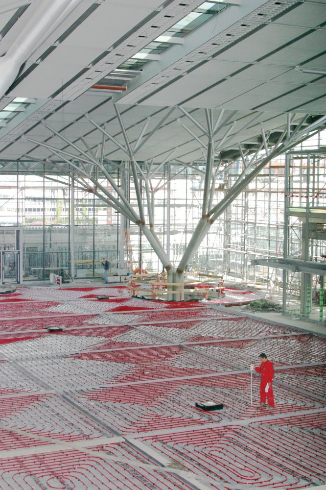 Stuttgart Airport Vertical 00000DC4