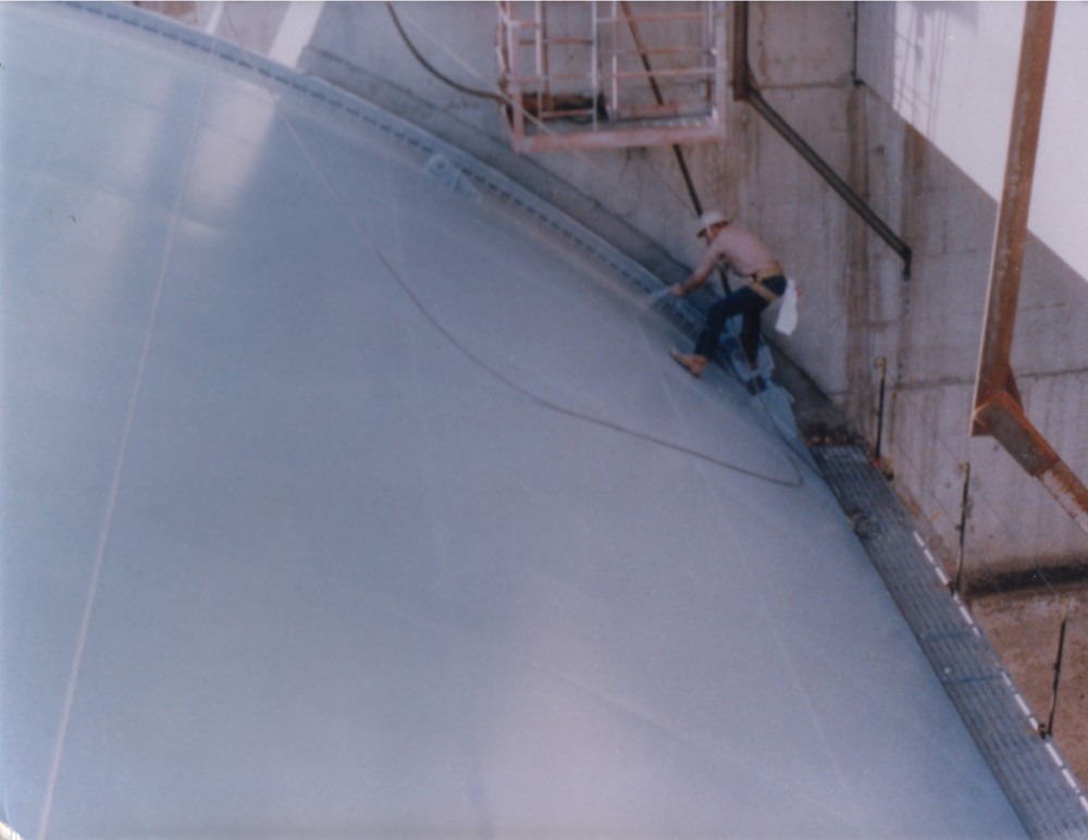 This polyurethane system has exceptional fi re retardancy for use on sloped roofs.