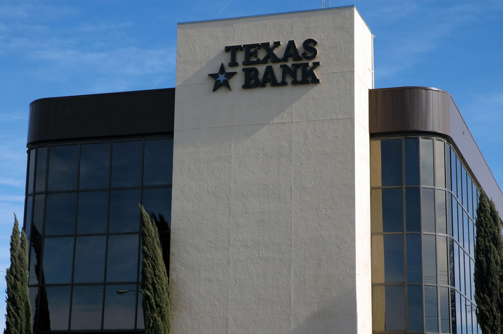 San Angelo’s Texas State Bank found variable refrigerant flow (VRF) to be an HVAC strategy that was competitive and offered the least amount of downtime in the conversion from a chilled water loop system originally installed in 1977. Photos courtesy RectorSeal Corp.