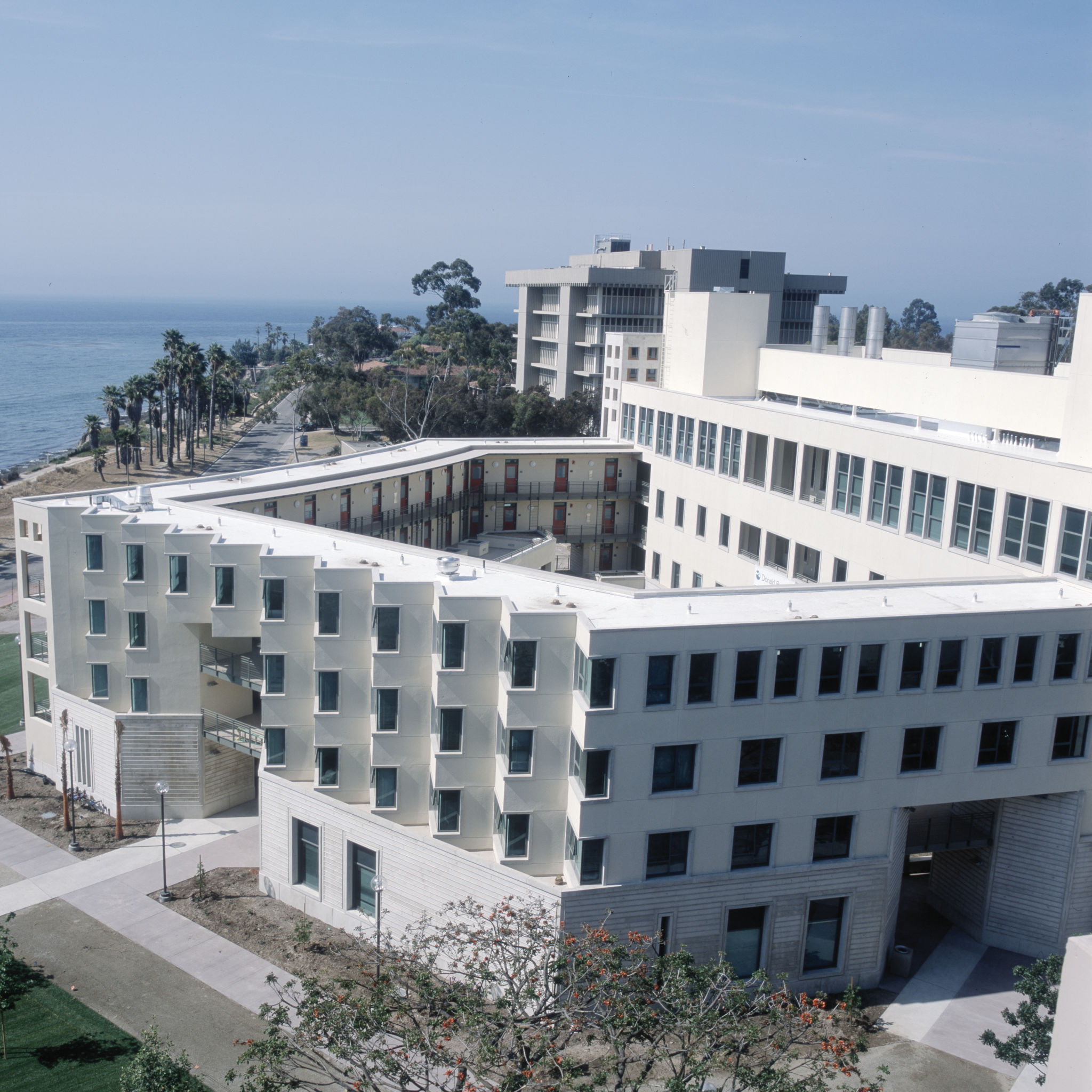 Located at the University of California (UC) Santa Barbara, Donald Bren School of Environmental Science & Management’s laboratory building was certified Platinum under LEED. Photo© Payam Rahimian, Photo courtesy Wausau Window and Wall Systems.