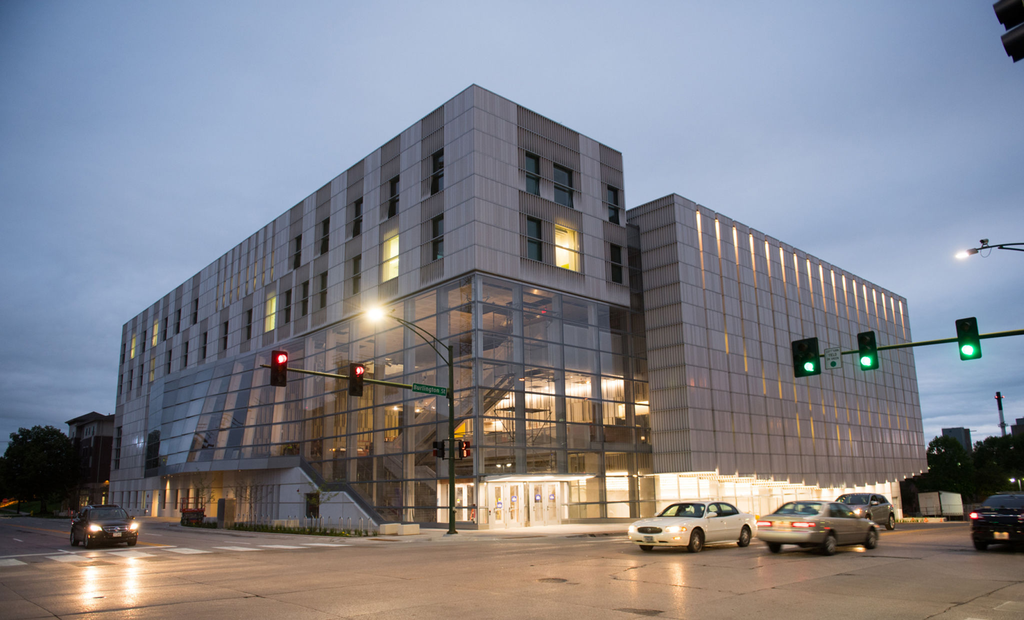 The University of Iowa’s (UI’s) new music facility implemented a variety of glazing solutions to overcome acoustic challenges and provide an ideal space for music students and faculty to work. Photos © University of Iowa