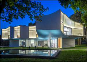 Steven Holl creates unique curved exterior for Pennsylvania college with channel glass