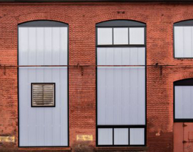 Fixed and operable polycarbonate windows