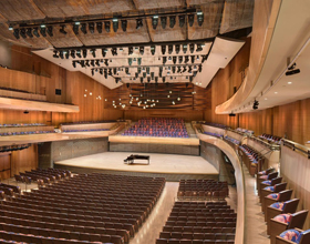 From echoing void to flowing curves: Concert hall reinvented
