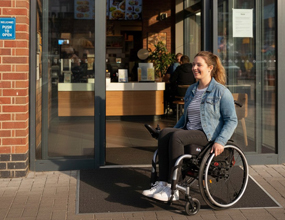 Why automatic doors are a competitive advantage for restaurants