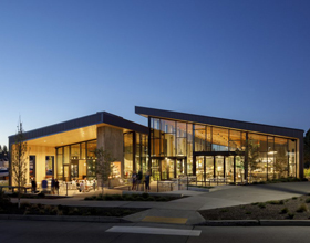 This market hall turns flexibility into a design feature