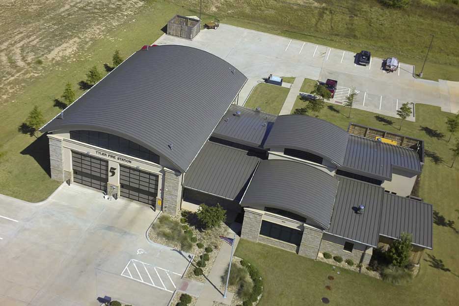 The metal roof consisted of 1300 m2 of vertical leg standing seam panels. Photos © McElroy Metal, courtesy Valspar Corporation