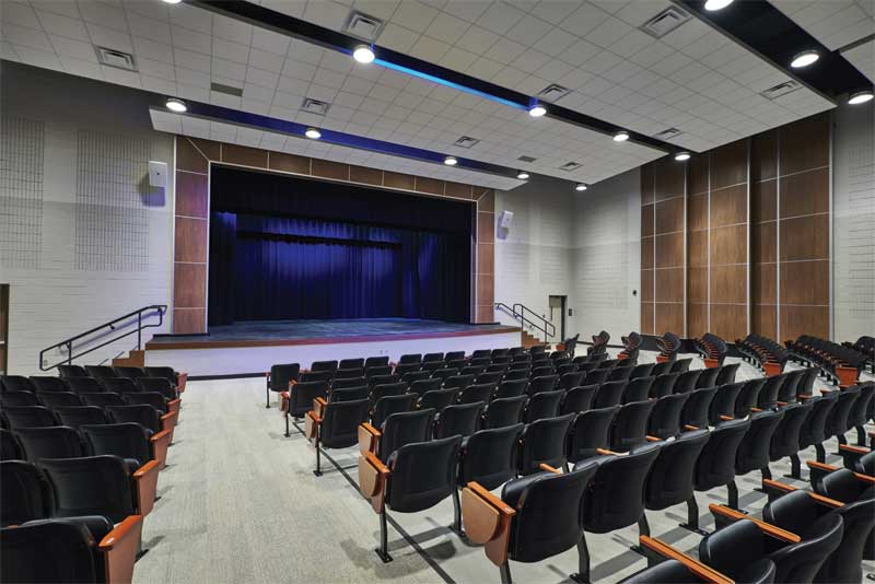 Premium composite panels with 0.90 noise reduction coefficient (NRC) and 42 ceiling attenuation class (CAC) contain sound and decrease reverberation for optimum sound quality in the Mill Creek Elementary auditorium in Tennessee while maintaining a consistent look throughout the building’s gathering spaces.