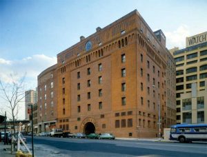 This seminal project involved adapting the 1894 Eagle Warehouse in Brooklyn. The warehouse reopened as apartments in 1980 at a total project cost of about $3 million including the purchase of the property, helping demonstrate the numerous economic benefits offered by adaptive reuse.