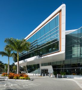 University of Miami (UM) Bascom Palmer Eye Institute built a state-of-the-art clinic balancing performance and aesthetics with insulated metal panels. Photo courtesy Bascom Palmer