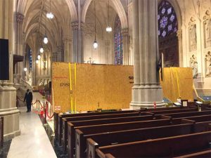 The Lady Chapel enclosure consists of three 38-mm (1 ½-in.) thick, triple-ply laminated glass panels—each weighing up to 2267 kg (5000 lb) and entirely supported by a horizontal, 101-mm (4-in.) wide, 7-m (24-ft) long laminated glass beam.