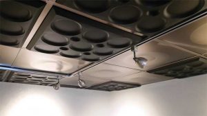 Figure 11: Visual interest is added to the ceiling by combining patterns and colors and using grid with a contrasting color. Relief patterns on
the panel are made more visible by employing glancing light. Photo courtesy Ceilume