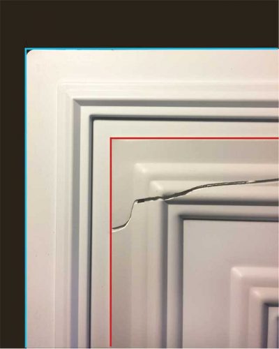 Figure 3: There is a wide range of performance within each product category. The thermoformed panel on top (outlined in red) is cracked. It has a high percentage of filler that makes it brittle and subject to breakage if dropped or flexed during handling. In contrast, the lower thermoformed panel (blue) contains no filler and is supple enough to withstand repeated handling without breaking.