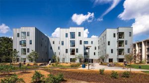 Zinc panels were installed in a randomized pattern at the High Street Residence Hall at Dickinson College in Carlisle, Pennsylvania, to enhance the building’s visual interest. Photos © Chris Cooper. Photo courtesy RHEINZINK