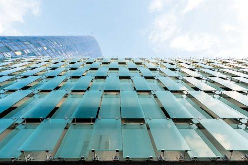 The north elevation of the parking garage on 727 West Madison in Chicago with staggered ‘in-out’ glass panel layout for natural ventilation. Photos © Tashio Martinez