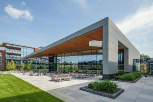 The Mathworks Lakeside Campus, Natick, Massachusetts, used a monolithic glass curtain wall system to increase daylighting, views, and occupant productivity. Photo © Jeff Adams Photography. Photo courtesy Technical Glass Products