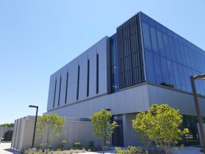 Indiana University-Purdue University Indianapolis (IUPUI), Indiana, met the modern design goals for its Innovation Hall with aluminum composite material (ACM). Photo courtesy Alucoil