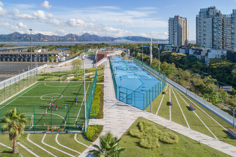 Shenzhen rooftop converted into a recreational urban strip - Construction  Specifier